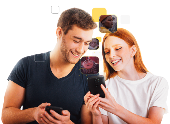 Um homem e uma mulher segurando um smartphone. Ambos olham para a tela do smartphone e sorriem.
